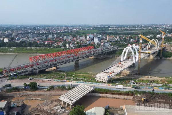 [Ảnh] Cận cảnh cầu Đuống mới chuẩn bị hợp long sau gần 3 năm thi công