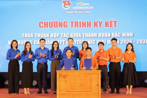 Lễ ký kết thỏa thuận hợp tác MOU Thành đoàn Bắc Ninh và Cao đẳng FPT Polytechnic. ( Ảnh: FPT Polytechnic)