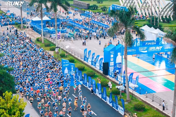 Hàng nghìn vận động viên tận hưởng đường chạy tại Pocari Sweat Run 2026. (Ảnh: Pocari Sweat Run)