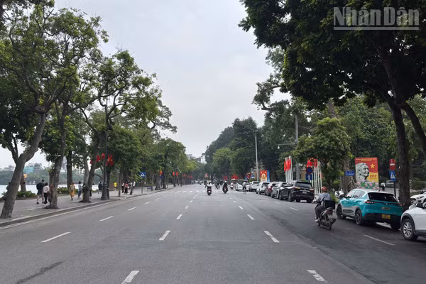[Ảnh] Những bãi đỗ xe, điểm trung chuyển phục vụ vùng phát thải thấp ở Hà Nội