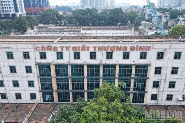 [Ảnh] Nhà máy Giày Thượng Đình trên phố Nguyễn Trãi dần được tháo dỡ