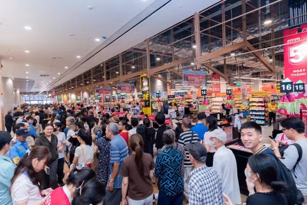 AEON Thanh Hoá những ngày đầu khai trương thu hút rất đông người dân xứ Thanh đến tham quan, mua sắm. (Ảnh: AEON)