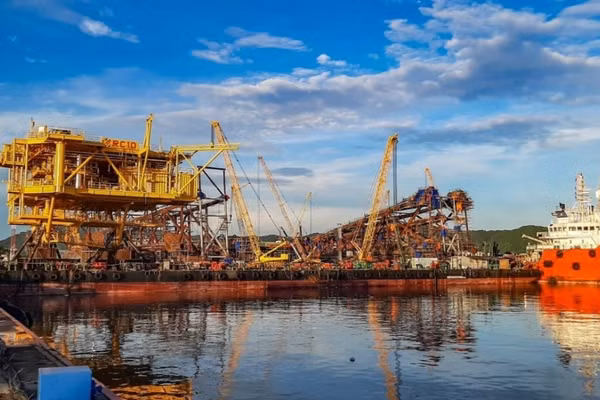 Một góc khu vực bãi chế tạo Cảng Vietsovpetro.