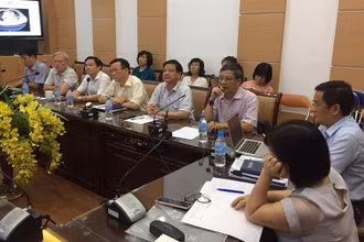 Các chuyên gia hội chẩn chiều 27-7.