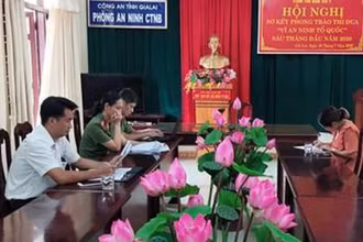 Bà V. phải viết cam kết vì đưa thông tin sai sự thật về dịch Covid-19 (Ảnh: CA cung cấp)