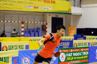 Niềm vui sướng của Đinh Quang Linh sau khi giành chức vô địch đơn nam 2016.