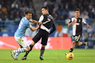 Một chiến thắng trước Lazio rạng sáng 21-7 sẽ đưa Cristiano Ronaldo và đồng đội tiến sát danh hiệu Scudetto mùa này. (Ảnh: Reuters)