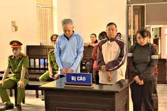 Các bị cáo tại phiên tòa.