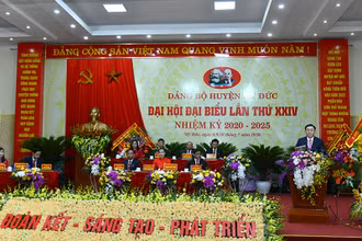 Đồng chí Vương Đình Huệ, Ủy viên Bộ Chính trị, Bí thư Thành ủy phát biểu ý kiến chỉ đạo đại hội. Ảnh: DUY LINH
