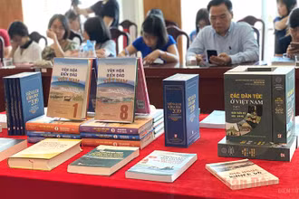 Trưng bày một số ấn phẩm nghiên cứu tiêu biểu.