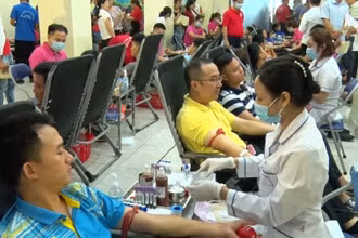 Ngày hội hiến máu tình nguyện mang tên “Sắc đỏ biên cương” ở TP Lào Cai.
