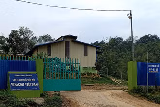 Công ty TNHH xuất nhập khẩu Vinacom Việt Nam vi phạm Luật Xây dựng, Luật Đất đai nhiều năm nhưng chính quyền huyện Bạch Thông chậm chễ xử lý. 