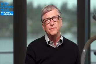 Ông Bill Gates trả lời phỏng vấn chương trình CBS Evening News. (Ảnh chụp màn hình)