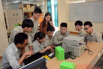 Sau tốt nghiệp THCS, học sinh có thể tìm hiểu về phân luồng để lựa chọn con đường phù hợp với bản thân (Ảnh minh hoạ: DUY LINH)