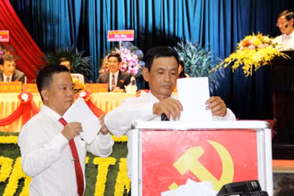 Bầu Ban Chấp hành Đảng bộ huyện khóa XXI.
