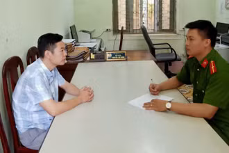 Hoàng Anh Tuấn tại cơ quan cảnh sát điều tra.