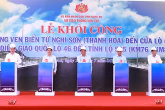 Các đại biểu thực hiện nghi thức khởi công công trình.