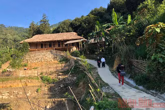 Ngôi nhà sàn của vợ chồng Nâng - Cân.