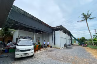 Kho hàng của Công ty thực phẩm Khánh Huy.