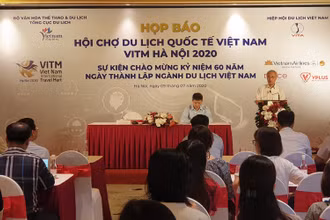 Phó Chủ tịch Hiệp hội Du lịch Việt Nam Vũ Thế Bình phát biểu tại Họp báo sáng 8-7 (Ảnh: TRANG LINH)