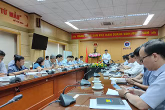 GS, TS Nguyễn Thanh Long, quyền Bộ trưởng Y tế phát biểu tại cuộc họp. (Ảnh: SK&ĐS)