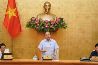 Thủ tướng Nguyễn Xuân Phúc chủ trì cuộc họp Thường trực Chính phủ về phòng chống dịch Covid-19 sáng 27-7. (Ảnh: VGP/Quang Hiếu)