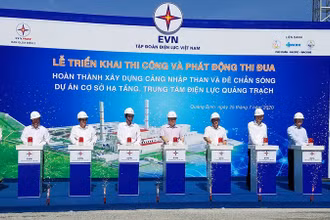 Bấm nút khởi công các công trình hạ tầng của Trung tâm Điện lực Quảng Trạch.