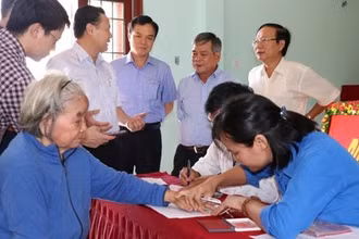 Các địa phương ở Quảng Ngãi công khai, minh bạch việc chi trả hỗ trợ người dân ảnh hưởng dịch Covid-19.