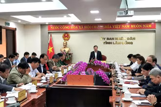 Chủ tịch UBND tỉnh Lâm Đồng: “Thực hiện mục tiêu kép, vừa chống dịch, vừa bảo đảm phát triển kinh tế”.
