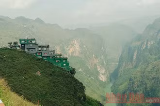 Công trình nhà nghỉ, nhà hàng Panorama trên đèo Mã Pì Lèng sẽ được cải tạo thành điểm dừng chân ngắm cảnh.