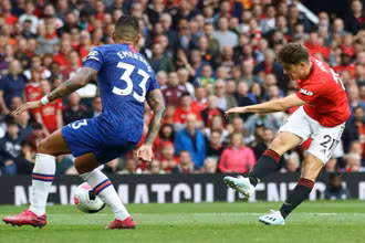 Chelsea đang chịu rất nhiều sức ép từ Manchester UTD. (Ảnh: Goal.com)