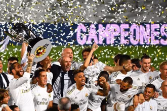 Real chính thức lên ngôi vô địch La Liga lần đầu tiên kể từ năm 2017 và lần thứ 34 trong lịch đội bóng. (Ảnh: Getty Images) 