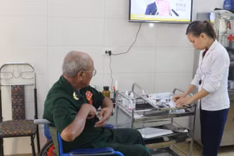 Chăm sóc thương, bệnh binh nặng tại Trung tâm điều dưỡng thương binh Duy Tiên.