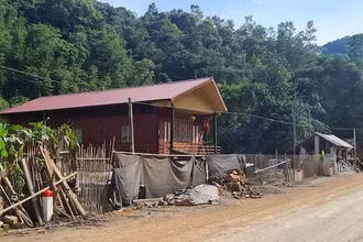 Căn nhà xây dựng lấn chiếm đất công.