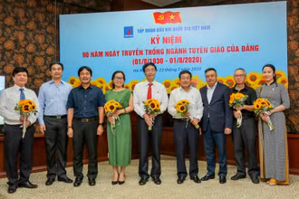 Tri ân các lãnh đạo Ban Tuyên giáo Đảng ủy tập đoàn qua các thời kỳ.