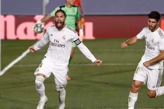 Sergio Ramos (trái) ghi bàn thắng duy nhất của trận đấu, giúp Real Madrid có chiến thắng quan trọng trên sân nhà trước Getafe. (Ảnh: Real Madrid CF) 