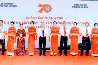 Khai mạc triển lãm 70 năm ngành Thú y 