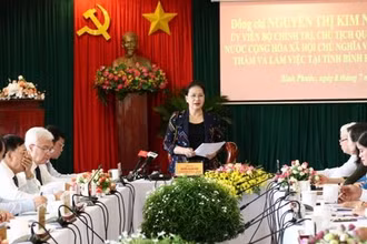Chủ tịch Quốc hội Nguyễn Thị Kim Ngân phát biểu tại buổi làm việc với Ban Thường vụ Tỉnh ủy Bình Phước.