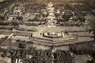 Hoàng thành Huế năm 1932. Ảnh: aavh.org