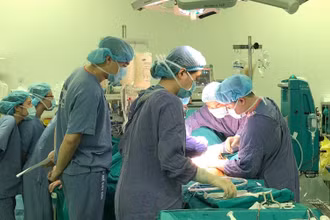 Một ca ghép thận tại Bệnh viện Hữu nghị Việt Đức. 
