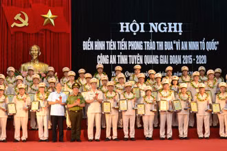 Xây dựng Đảng bộ Công an Tuyên Quang trong sạch, vững mạnh.