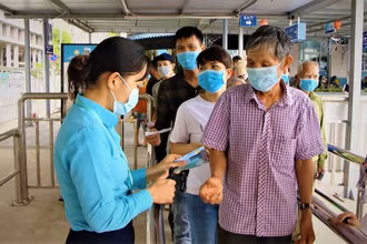 Ảnh: Du khách đến Hạ Long - Quảng Ninh tăng trong dịp nghỉ lễ 30-4 và 1-5.