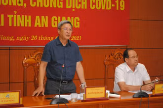 Thứ trưởng Nguyễn Trường Sơn phát biểu tại buổi làm việc về công tác phòng, chống Covid-19 tại tỉnh An Giang.