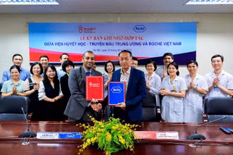 Roche Việt Nam hợp tác với Viện Huyết học - Truyền máu T.Ư đẩy mạnh chăm sóc và điều trị bệnh nhân huyết học.