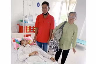Bệnh nhân N.C.S. đã tỉnh táo và được người nhà đón về, ngày 12-4.