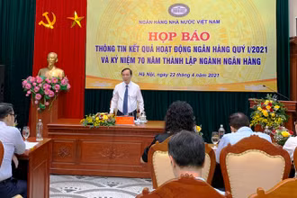 Phó Thống đốc thường trực NHNN Đào Minh Tú phát biểu tại họp báo.