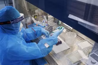 CDC Nghệ An phát hiện ca nhiễm COVID-19 thứ ba ở khu cách ly. 