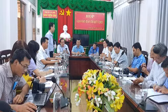 Họp giao ban báo chí chiều 23-4. 