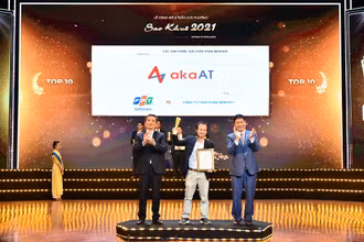 Ông Nguyễn Duy Vinh, Giám đốc sản phẩm akaAT, Tập đoàn FPT nhận giải top 10 Sao Khuê 2021.