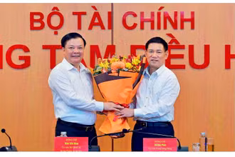 Đồng chí Đinh Tiến Dũng và đồng chí Hồ Đức Phớc.